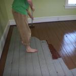 Чим пофарбувати дерев'яну підлогу на дачі?